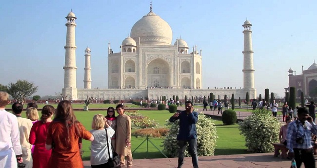 About Full Day Guided Tour of Agra