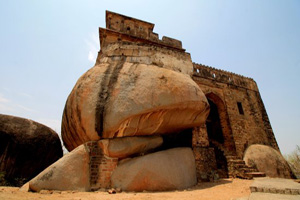 About-Madan-Mahal-Fort