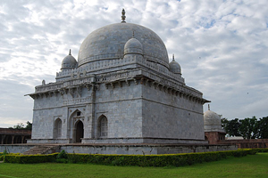About-Tomb-of-Hoshang-Shah