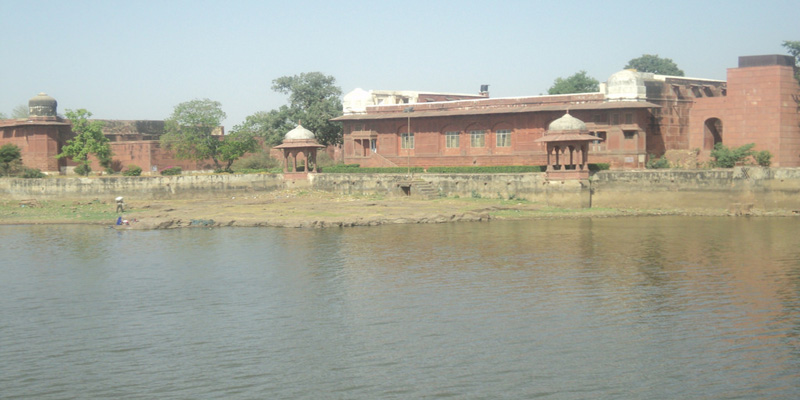 Khanpur Mahal & Talab E Shahi